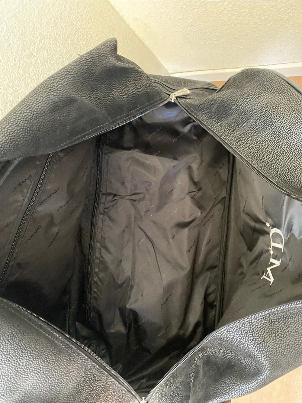 Sovrano Black Novohyde Leather Wheeled Duffel Bag with Hideaway Handle NWOT